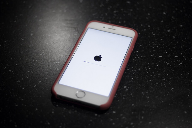 Apple iPhone 6 IOS update, used under CC 2.0